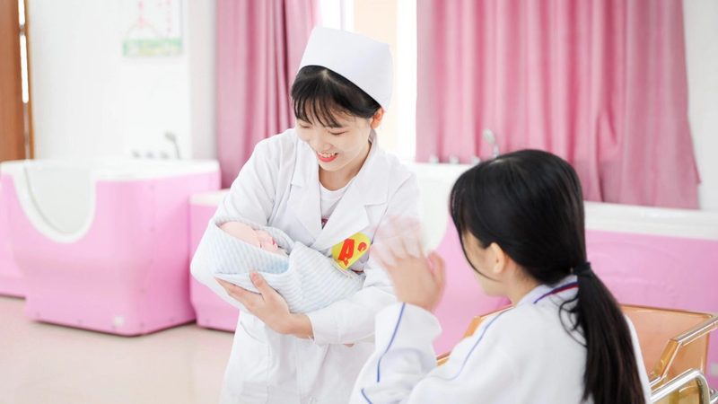 专业母婴护理师服务流程揭秘：从评估到护理，每一步都至关重要