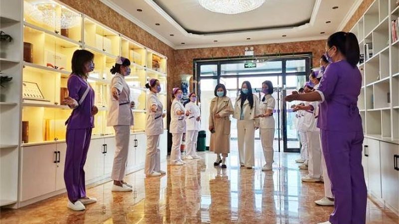 以下是一些广州地区的月嫂培训考证机构，供新手妈妈参考：